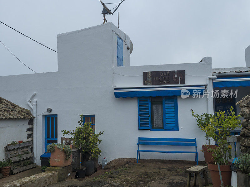 白色和蓝色的房子的酒吧Teno Alto Venta村Teno Alto徒步小径在山谷在公园乡村德Teno